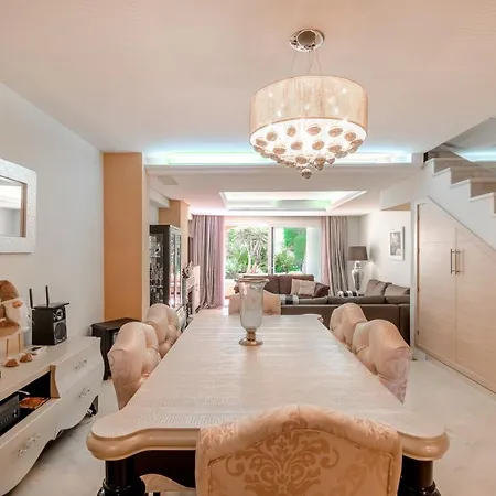 Family Exclusiv Townhouse Puerto Banus