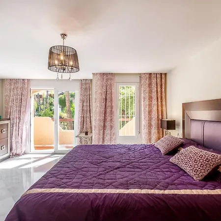 Family Exclusiv Townhouse Puerto Banus * ماربيا